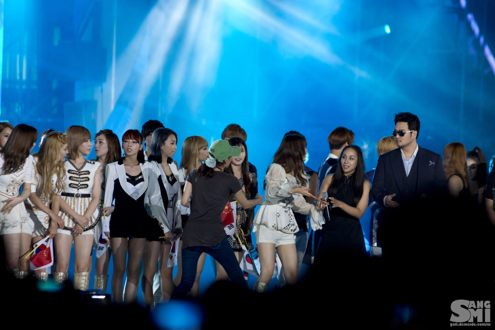 [PIC][25-08-2012]Hình ảnh mới nhất từ Concert "14th Korea-China Music Festival in Yeosu" của SNSD - Page 4 113427465039BE81101036