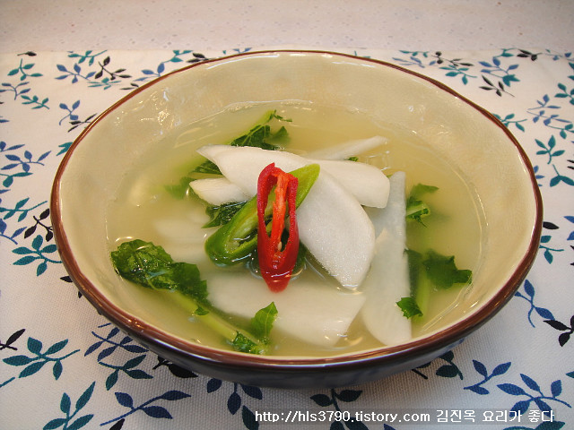 장마철대비김치, 여름철 입맛살려주는 총각무동치미 *^^*