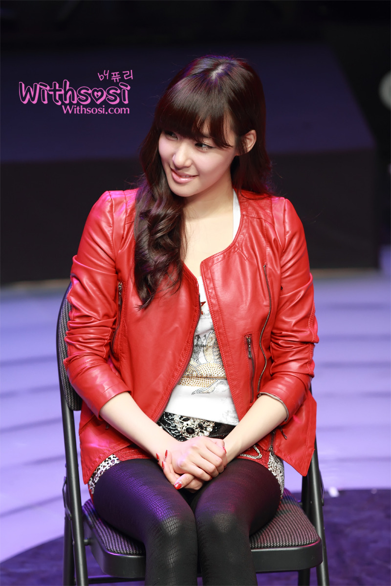 [PIC][23-01-2012]HÌNH ẢNH CỦA TIFFANY TRONG VỞ "FAME"  - Page 2 181882434EBA811E4BB09B