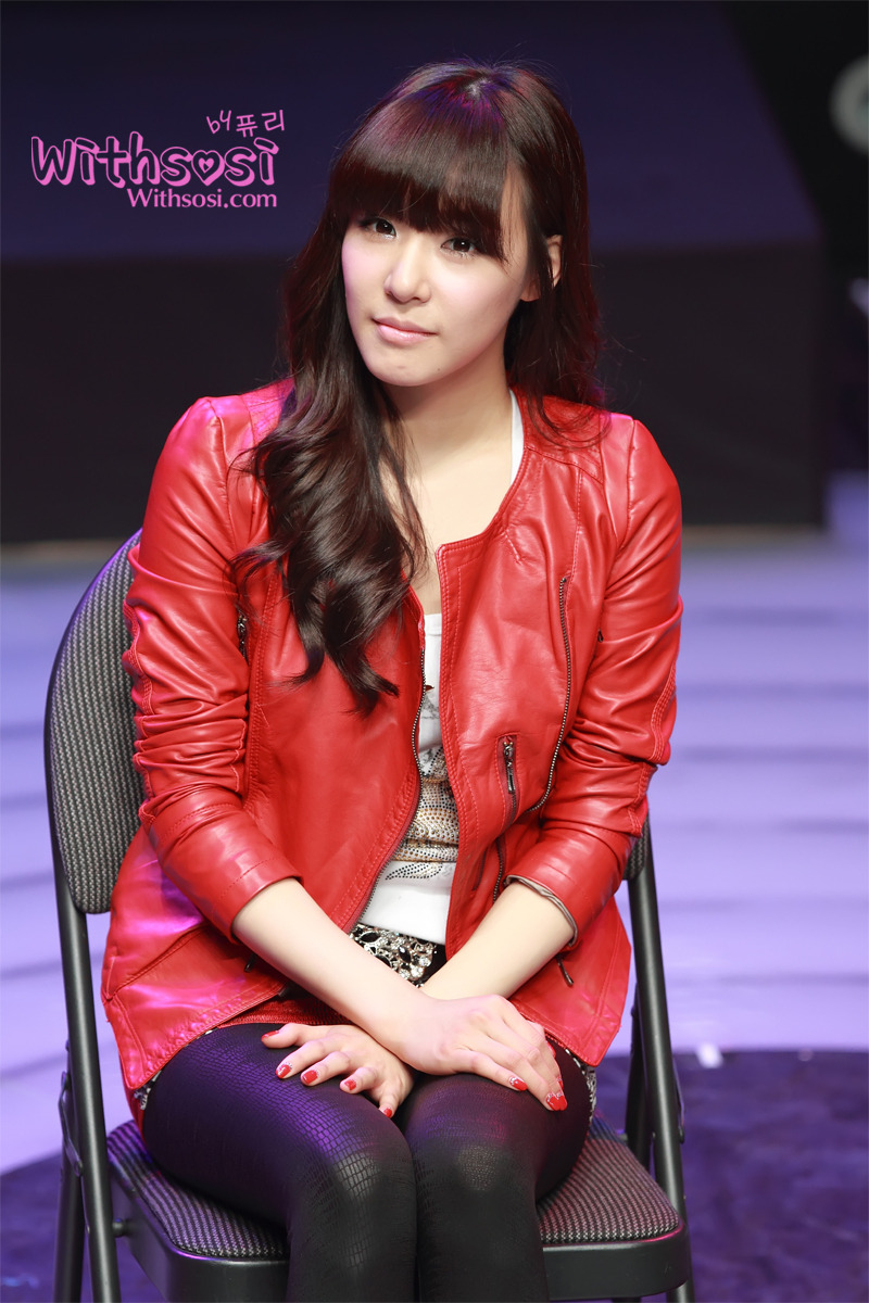 [PIC][23-01-2012]HÌNH ẢNH CỦA TIFFANY TRONG VỞ "FAME"  - Page 2 191882434EBA81043BE2A4