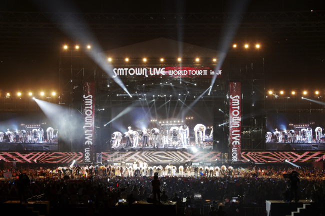 [PIC][21-09-2012]SNSD khởi hành đi Indonesia để tham dự  "SMTOWN Live World Tour III in Jakarta" - Page 9 2056BE47505FB97626BA1A