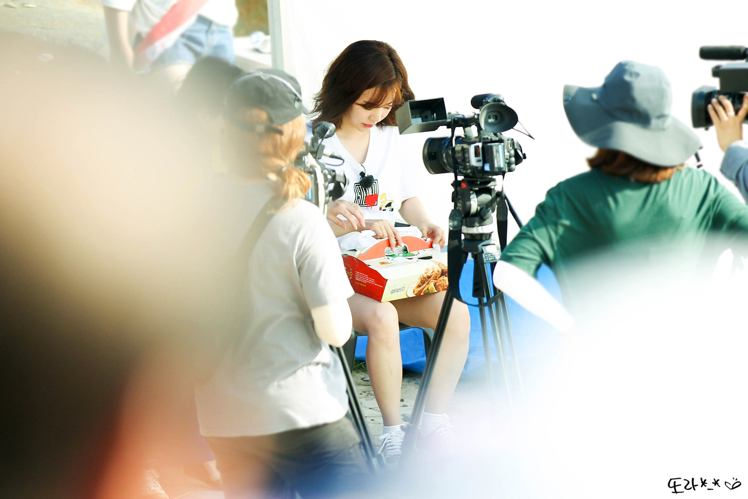 [PIC][16-05-2016]Sunny ghi hình cho chương trình "재래시장 살리자" của kênh JTBC tại Busan vào hôm nay - Page 12 212472425950EEA8344702