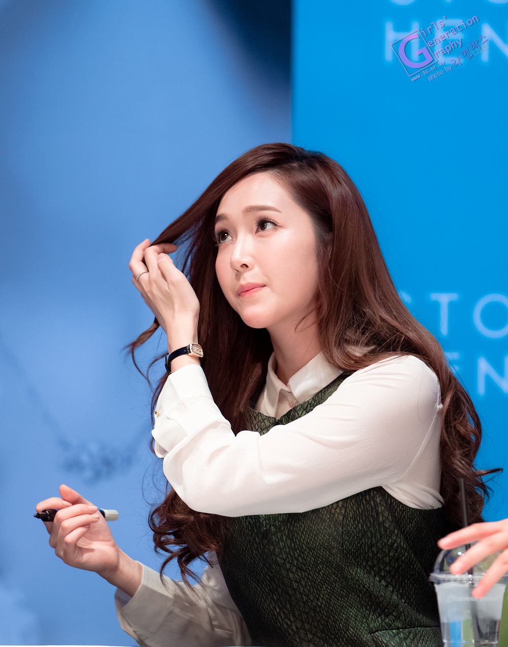 [PIC][01-12-2013]Jessica xuất hiện tại buổi fansign thứ 2 cho thương hiệu "STONEHENgE" vào trưa nay - Page 2 212E3A48529DFD73153980