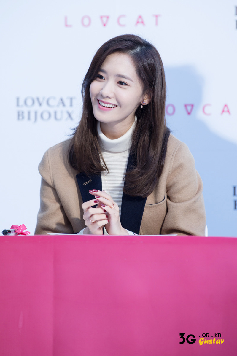 [PIC][24-10-2015]YoonA tham dự buổi fansign cho thương hiệu "LOVCAT" vào chiều nay - Page 3 2169E837562CDBD32EF551