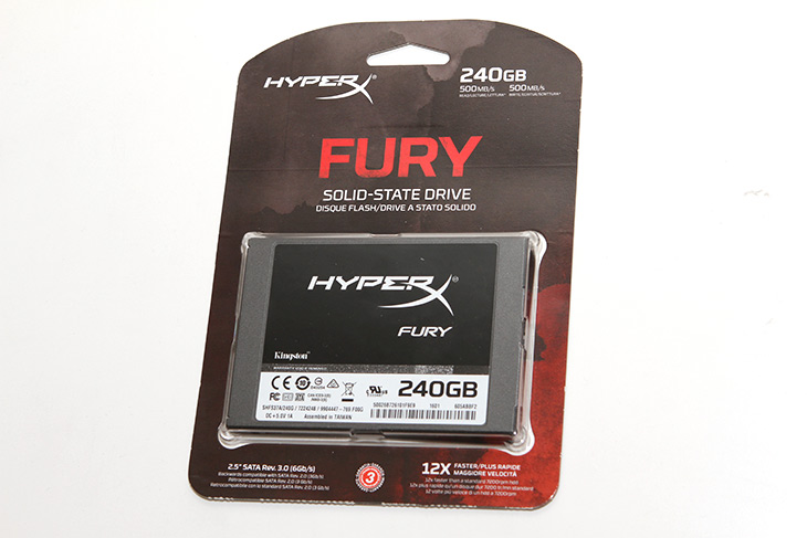 킹스톤, HyperX, Fury, 240GB, SSD ,벤치마크,IT,IT 제품리뷰,컴퓨터 속도를 늘리는 방법은 가장 느린 장치를 바꾸는 것 입니다. 느린 하드디스크를 바꾸는 것이죠. 킹스톤 HyperX Fury 240GB SSD 벤치마크를 통해서 컴퓨터가 얼마나 빨라질 수 있는지 그리고 저렴하면서도 성능이 괜찮은 제품의 특징은 무엇인지 알아봅니다. 킹스톤 HyperX Fury 처럼 S-ATA3 인터페이스를 사용하는 SSD는 이제는 속도 부분에서는 거의 최고영역까지 도달한 상태이긴 합니다. 사실 550MB/sec 나 500MB/sec 정도의 차이는 체감을 하기 힘들기 때문이죠.