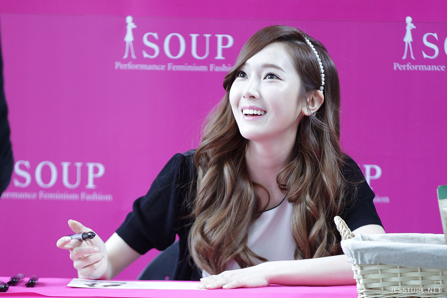 [PIC][04-04-2014]Jessica tham dự buổi fansign cho thương hiệu "SOUP" vào trưa nay 2172DF455340293A1A8D35