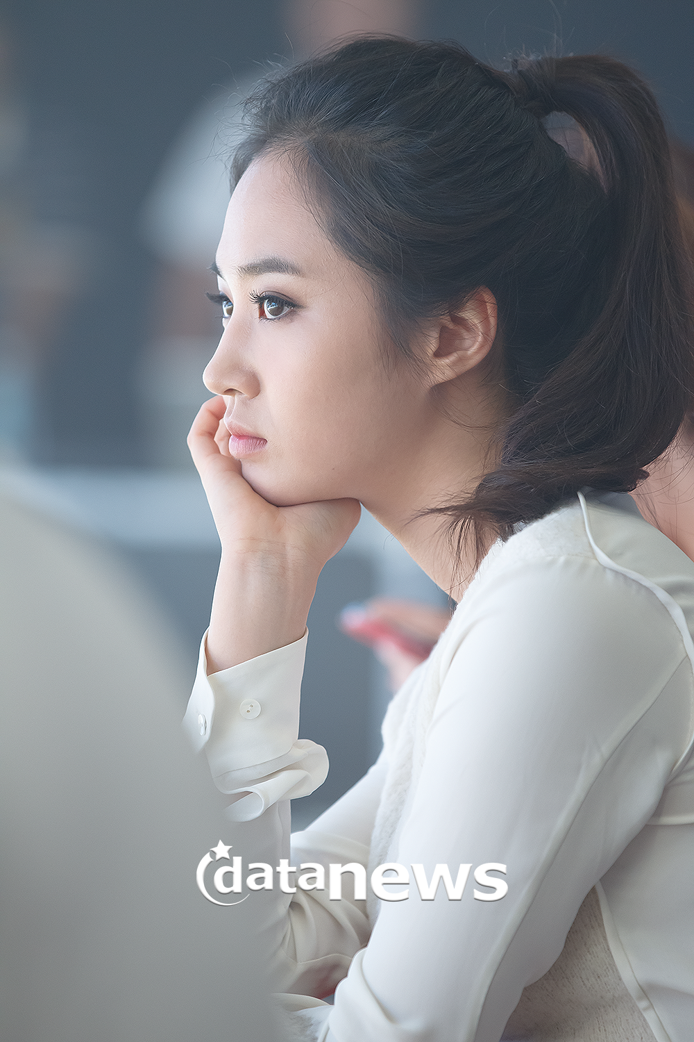 [PIC][30-08-2013]Yuri xuất hiện tại sự kiện khai trương cửa hàng "MOOSE KNUCKLES" vào chiều nay 2270C35052213D80058BEE