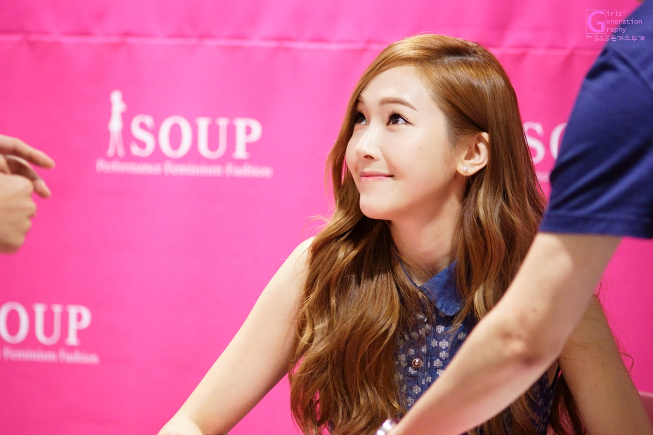 [PIC][04-04-2014]Jessica tham dự buổi fansign cho thương hiệu "SOUP" vào trưa nay - Page 3 233AB138539DC15713262B