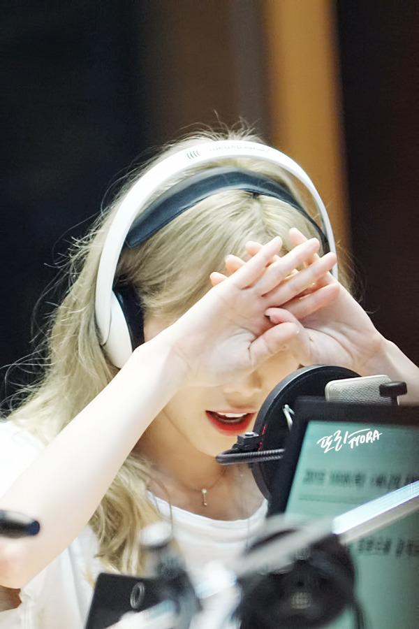 [OTHER][06-02-2015]Hình ảnh mới nhất từ DJ Sunny tại Radio MBC FM4U - "FM Date" - Page 31 240D0A4F5645C5F108B752