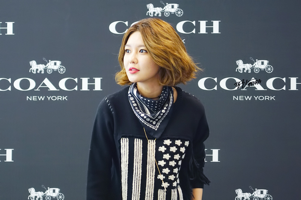  [PIC][27-11-2015]SooYoung tham dự buổi Fansign cho thương hiệu "COACH" tại Lotte Department Store Busan vào trưa nay - Page 2 2425AC3756754F9D1D1597