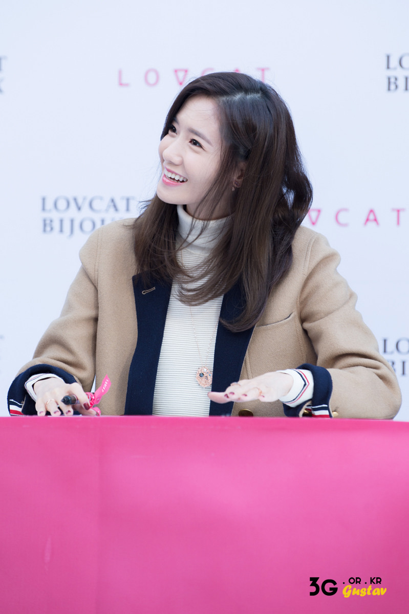 [PIC][24-10-2015]YoonA tham dự buổi fansign cho thương hiệu "LOVCAT" vào chiều nay - Page 3 24443E4F562CDD042976F2