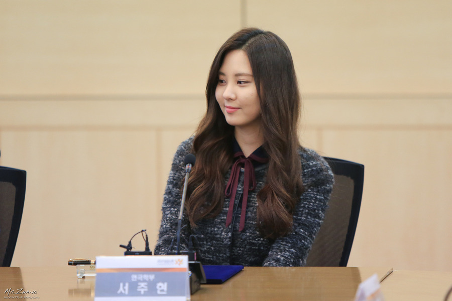 [PIC][19-11-2013]SeoHyun gửi tặng 100 triệu Won cho Trường ĐH Dongguk của cô vào trưa nay 261A8B44528B34092258A5