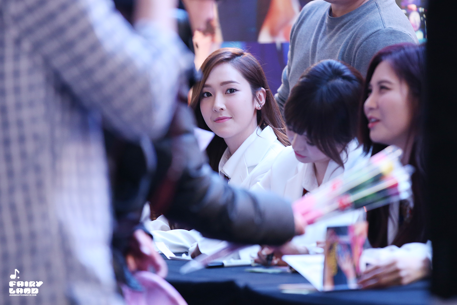 [PIC][14-03-2014]SNSD xuất hiện tại buổi fansign cho "Mr.Mr." vào tối nay  - Page 13 2666EA355342B2CC30E54F