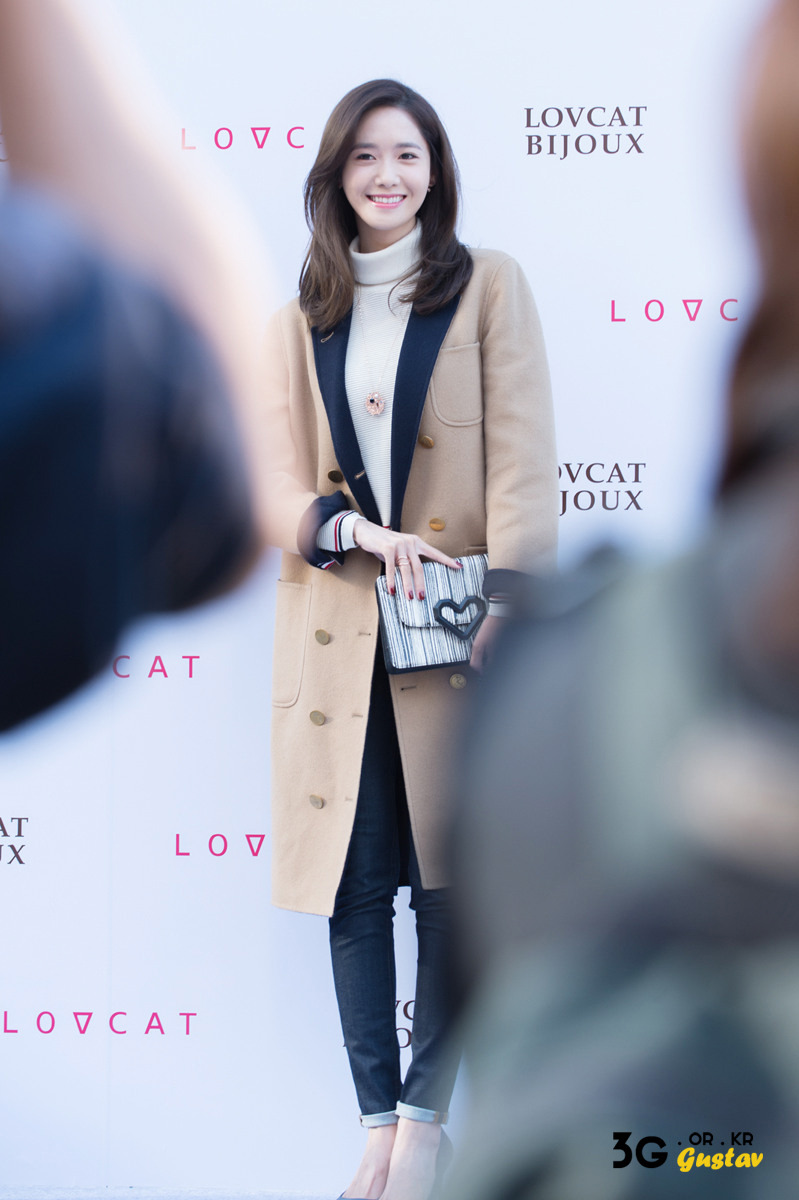 [PIC][24-10-2015]YoonA tham dự buổi fansign cho thương hiệu "LOVCAT" vào chiều nay - Page 3 273CE739562CDCB202B8C5