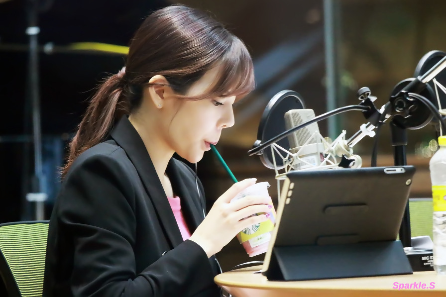 [OTHER][06-02-2015]Hình ảnh mới nhất từ DJ Sunny tại Radio MBC FM4U - "FM Date" - Page 10 274FE44D55463813033F37