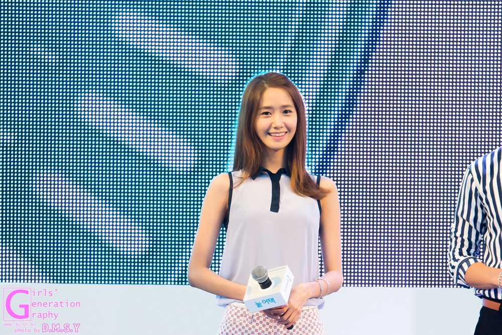 [PIC][29-07-2013]YoonA xuất hiện tại sự kiện SKT ở "Changwon Mechanical High School" cùng SHINee MinHo vào chiều nay  - Page 2 27608B3E521D71D81661BF