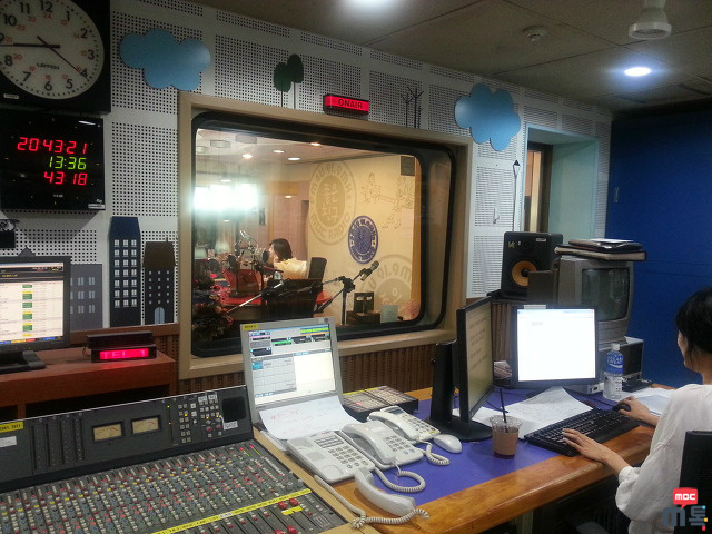[OTHER][06-05-2014]Hình ảnh mới nhất từ DJ Sunny tại Radio MBC FM4U - "FM Date" 276967455371AC2C12A857