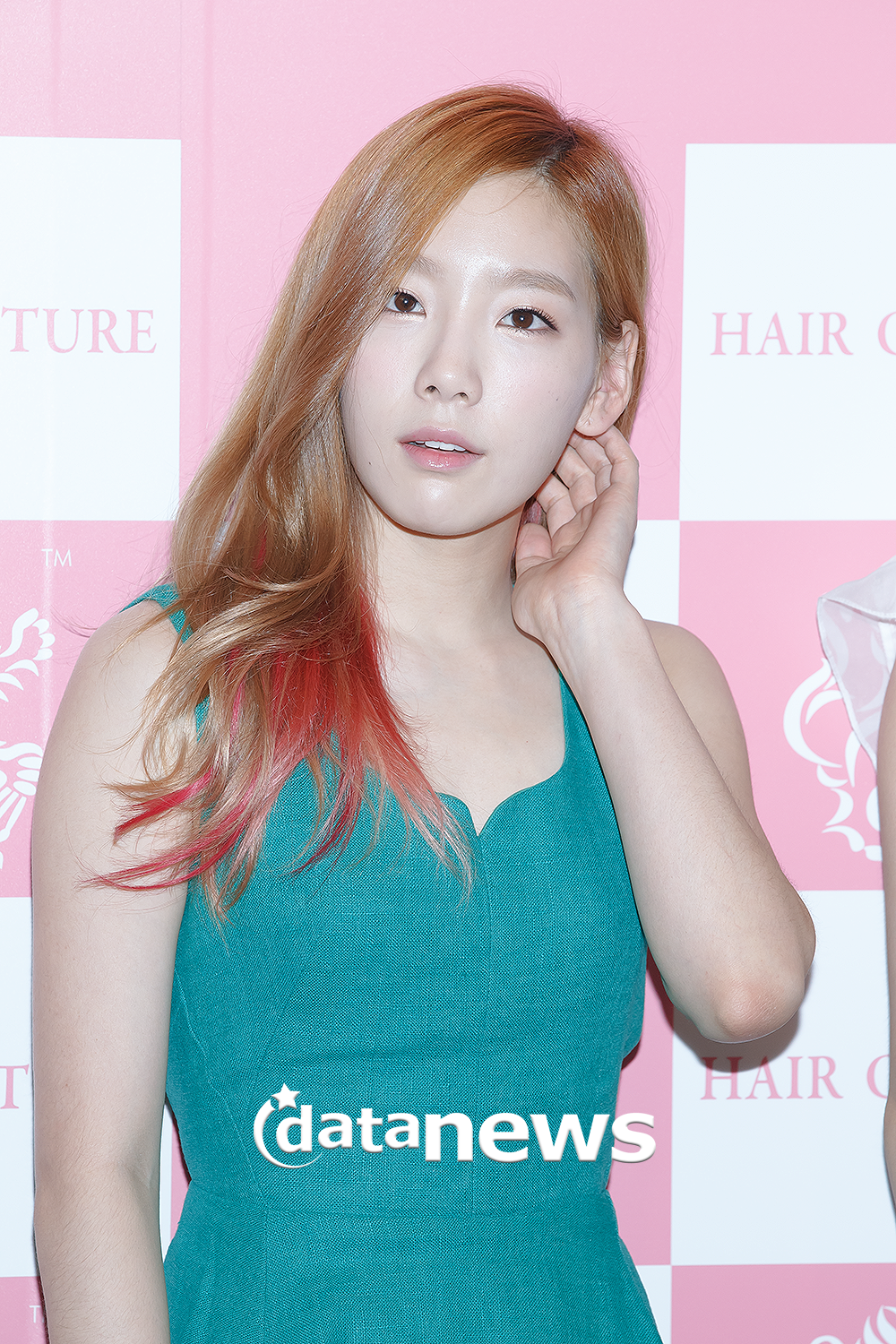 [PIC][26-07-2013]Tiffany - TaeYoen - SeoHyun và HyoYeon xuất hiện tại buổi fansign cho "Hair Couture" vào chiều nay 2774ED3D51F670122D4D0F