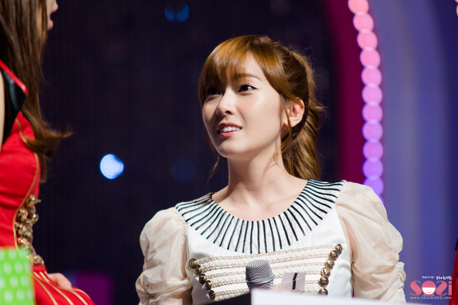 [PIC][01-09-2012]SNSD tại buổi Giao lưu và Ký tặng cho fan hâm mộ được tổ chức bởi thương hiệu "LOOK" vào chiều nay - Page 24 1472453B5049FA15030458