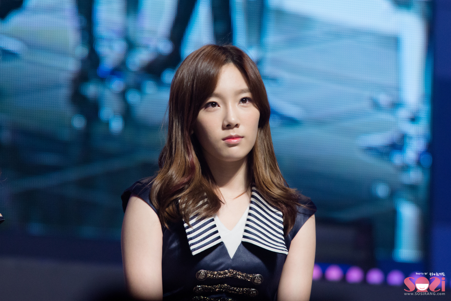 [PIC][01-09-2012]SNSD tại buổi Giao lưu và Ký tặng cho fan hâm mộ được tổ chức bởi thương hiệu "LOOK" vào chiều nay - Page 24 1507734A504B38E81DAD37