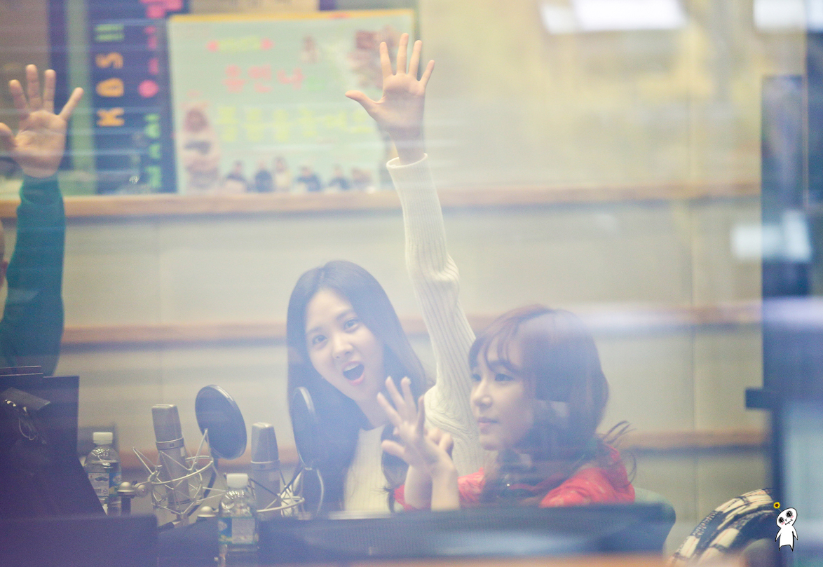 [PIC][29-10-2013]SeoHyun và Tiffany xuất hiện tại "KBS Cool FM Radio Jo JungChi & Harim 2 o'clock" vào trưa nay 2119B83C5278465C34B049
