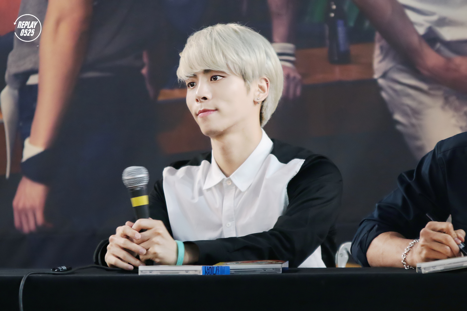 150602 Jonghyun @ Firma de Autógrafos de 'Odd' en Ilsan 21366A33556DD6DC19A3C3