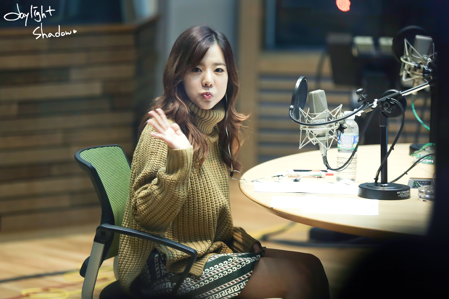 [OTHER][06-02-2015]Hình ảnh mới nhất từ DJ Sunny tại Radio MBC FM4U - "FM Date" - Page 32 213F903E56A0B2D810EE98