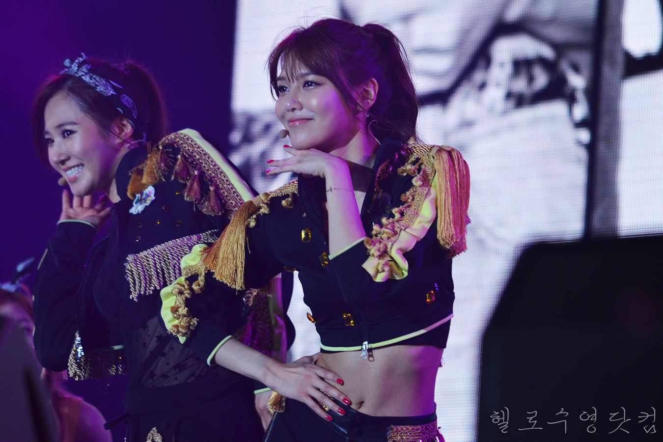 [PIC][29-03-2013]SNSD khởi hành đi Thái Lan để biểu diễn tại "Super Joint Concert" vào chiều nay - Page 10 215BB940515943A412260A