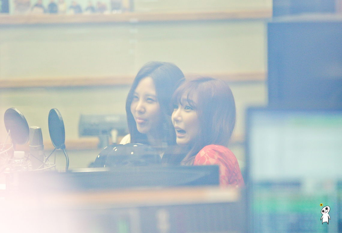 [PIC][29-10-2013]SeoHyun và Tiffany xuất hiện tại "KBS Cool FM Radio Jo JungChi & Harim 2 o'clock" vào trưa nay 2260473B5278466130DCC0