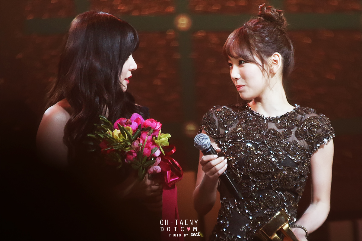 [PIC][16-01-2014]Hình ảnh từ "JTBC 28th Golden Disk Award" của MC TaeYeon và Tiffany vào tối nay + SNSD giành chiến thắng với 2 giải thưởng - Page 3 2312654F52DD04AB317CF5