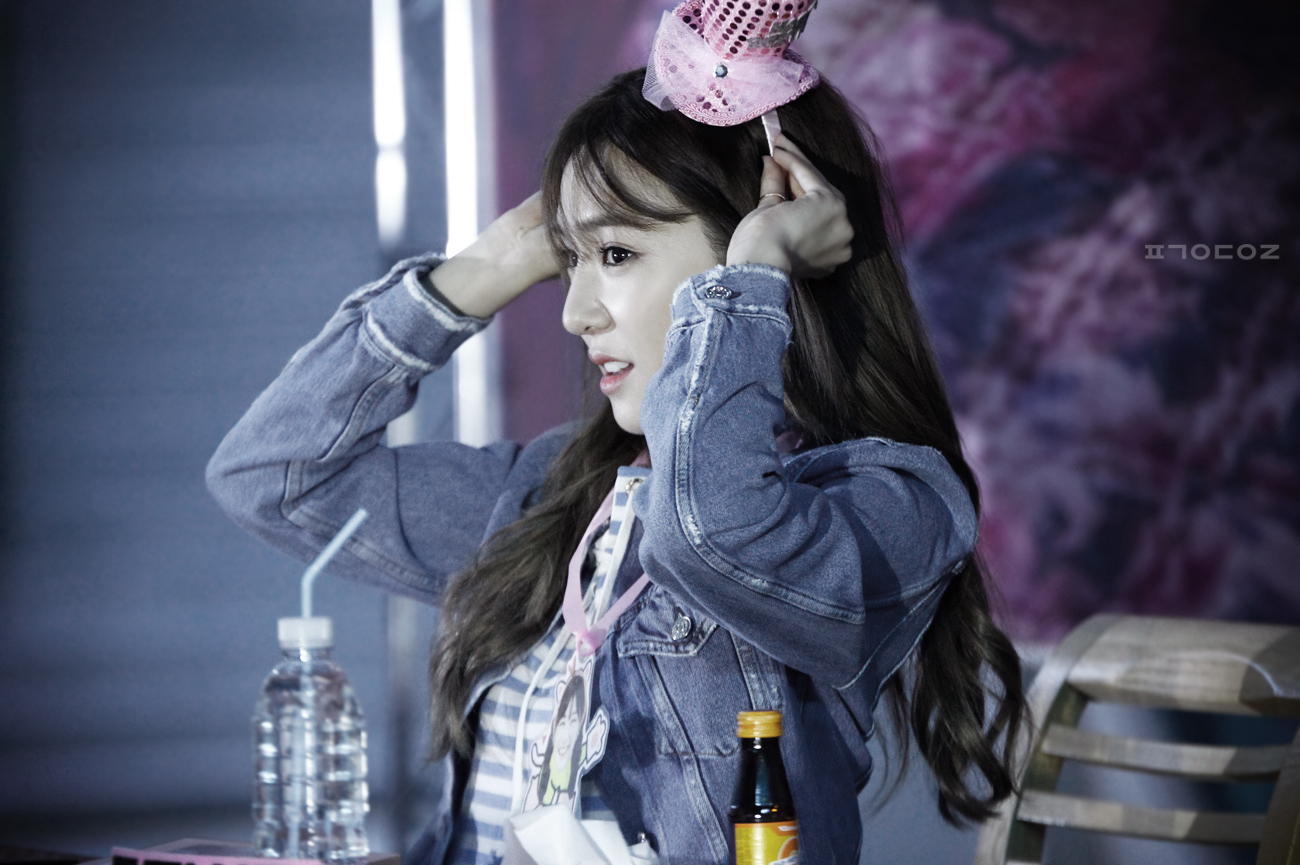 [PIC][06-06-2016]Tiffany tham dự buổi Fansign cho "I Just Wanna Dance" tại Busan vào chiều nay - Page 6 253E354958C4F610359A94