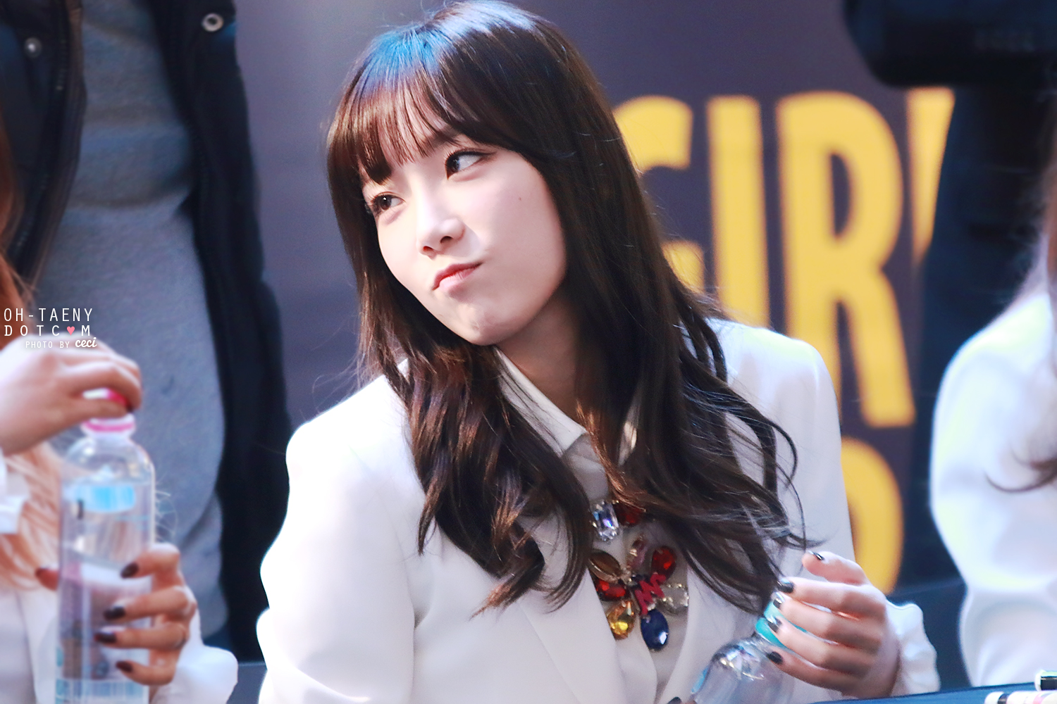 [PIC][14-03-2014]SNSD xuất hiện tại buổi fansign cho "Mr.Mr." vào tối nay  - Page 4 266D12405325667C39E5B1