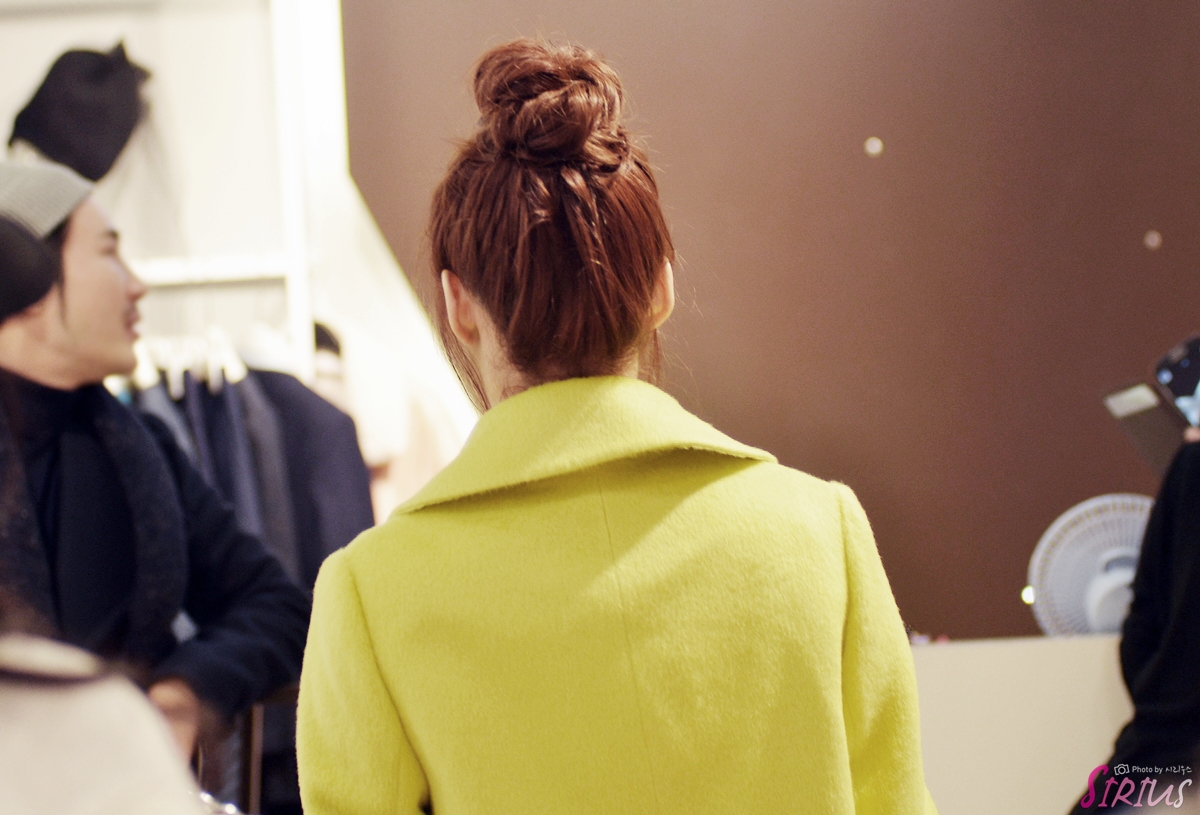 [PIC][28-11-2013]Tiffany ghé thăm cửa hàng "QUA" ở Hyundai Department Store vào trưa nay - Page 2 272885405297571008F192
