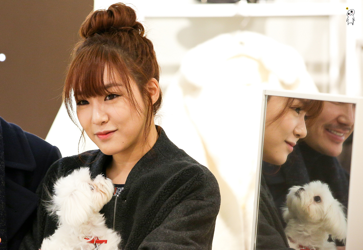 [PIC][28-11-2013]Tiffany ghé thăm cửa hàng "QUA" ở Hyundai Department Store vào trưa nay - Page 3 2733604052980CBB3810EE