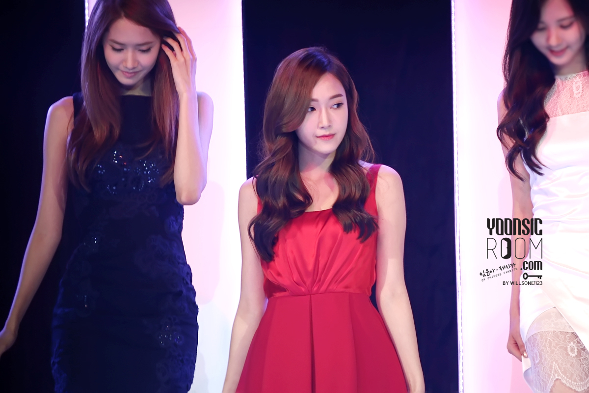 [PIC][20-10-2013]Jessica - YoonA và SeoHyun xuất hiện tại Thái Lan để tham dự "GiRL DE PROVENCE Thanks Party" vào tối nay - Page 15 27392C45526BB11229496C