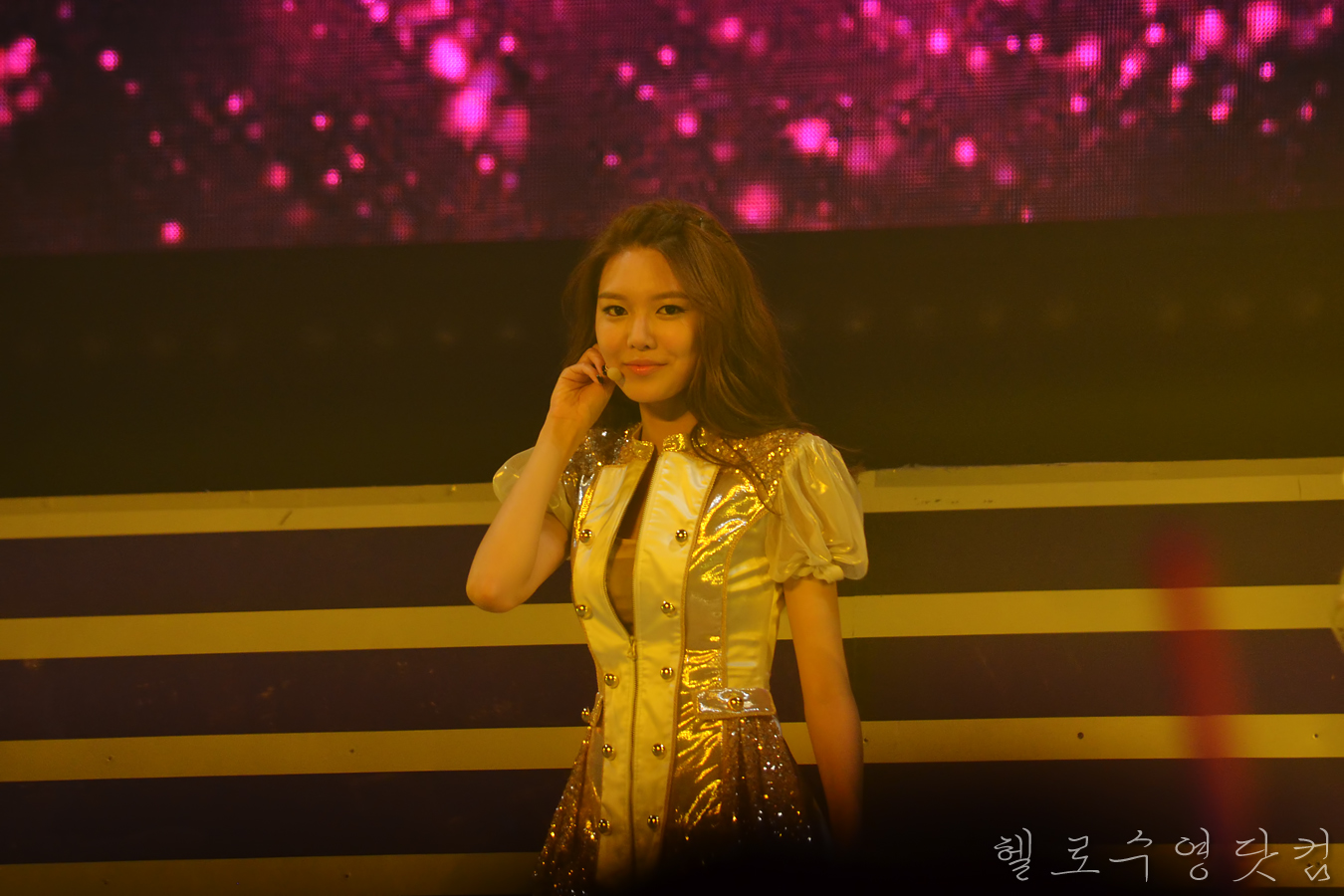 [PIC][13-09-2013]SNSD khởi hành đi Indonesia để biểu diễn "2013 Girls' Generation World Tour ~Girls & Peace~ in JAKARTA" vào chiều nay - Page 15 277A0A43523689812E5F8A